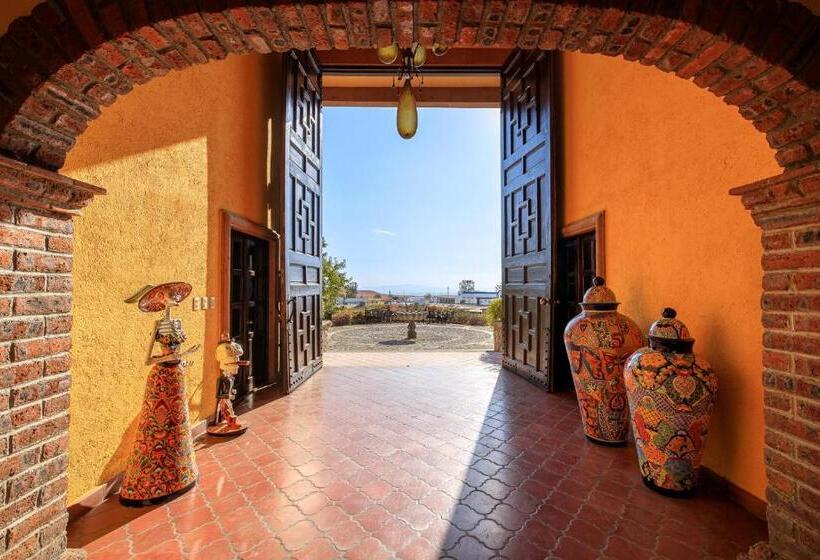 هتل Hacienda Maria Eugenio