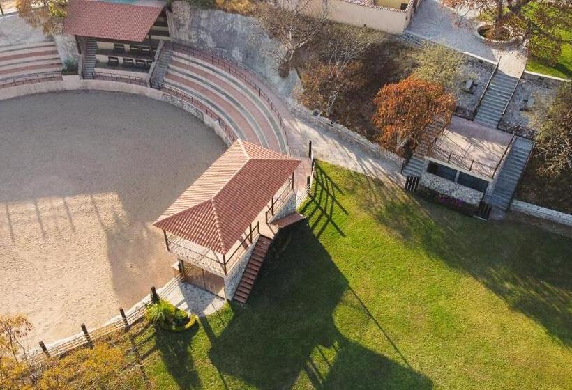 هتل Hacienda Maria Eugenio