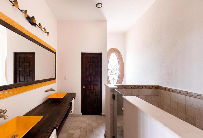 Отель Hacienda Maria Eugenio