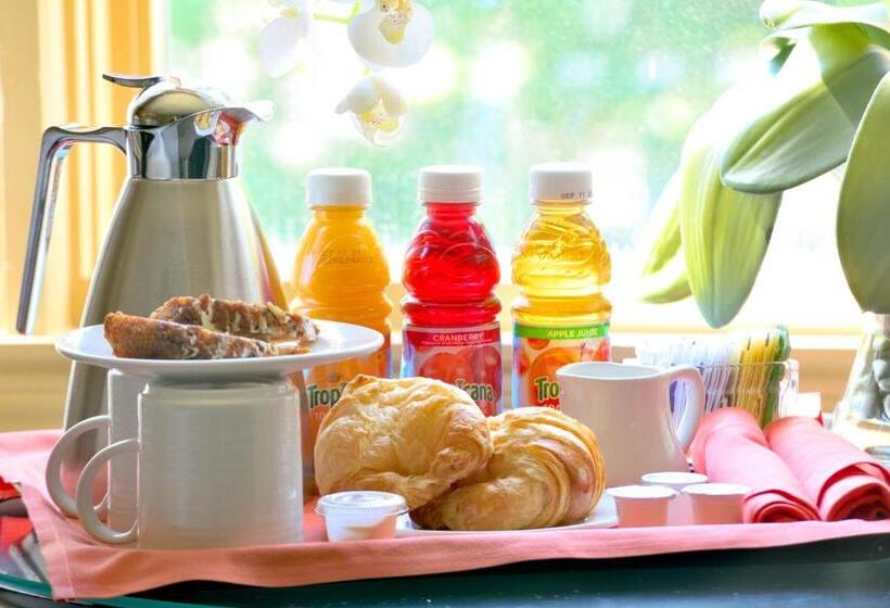 فندق Lambertville Station Inn