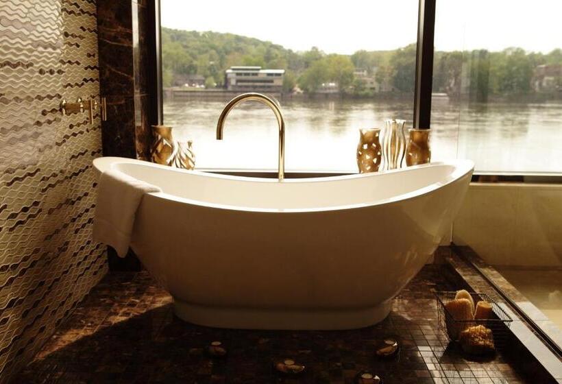 فندق Lambertville Station Inn