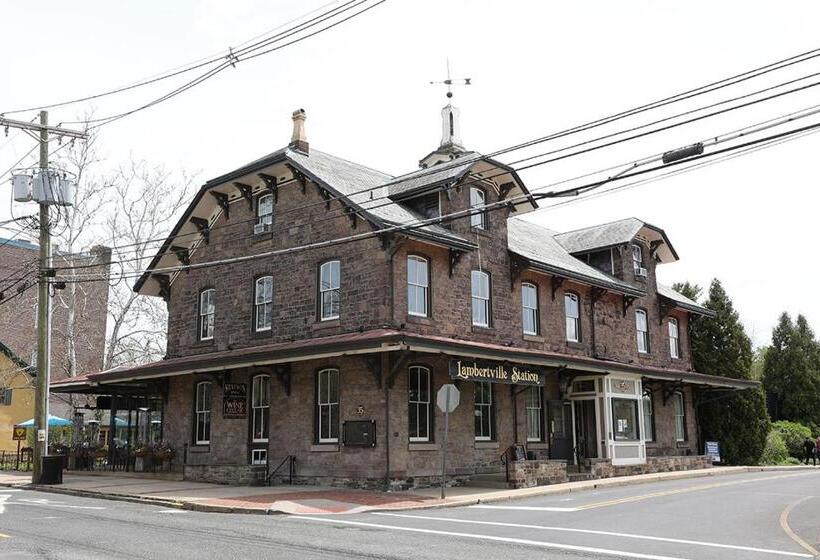 فندق Lambertville Station Inn