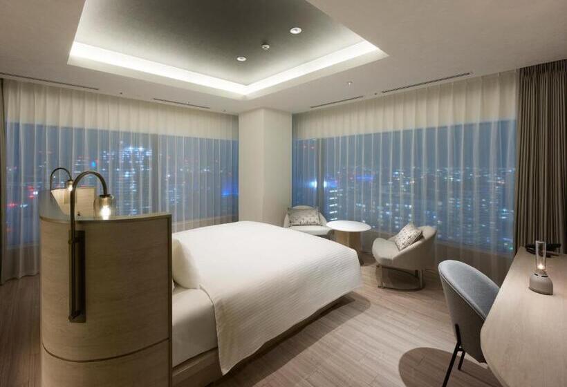 Mitsui Garden Hotel Yokohama Minatomirai Premier