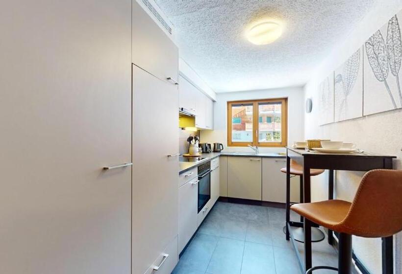 هتل No 8 Bed & Bar