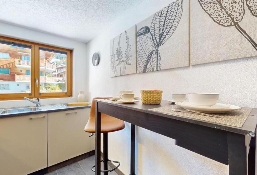 هتل No 8 Bed & Bar