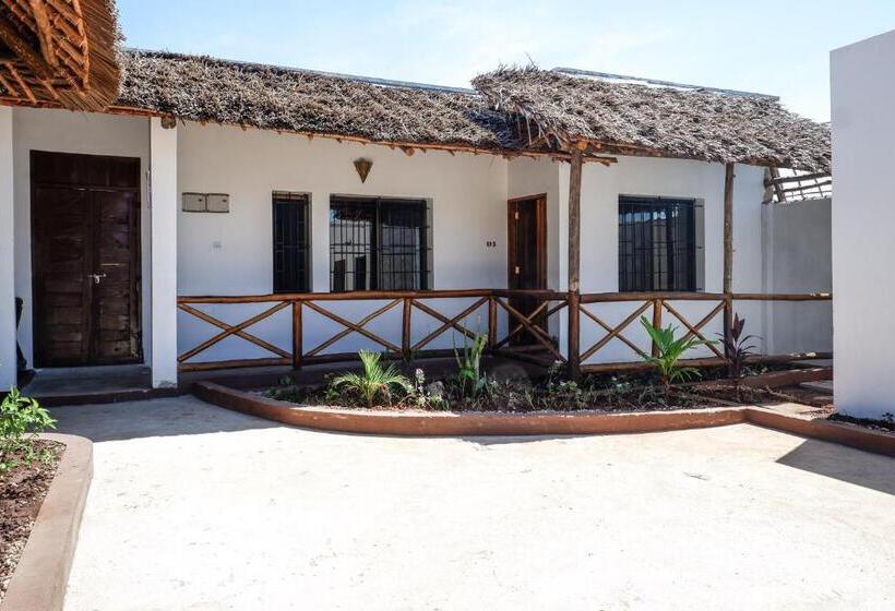 هتل Nungwi Heritage Resort