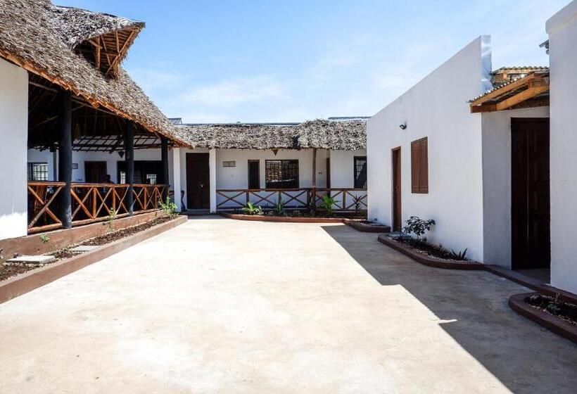 هتل Nungwi Heritage Resort