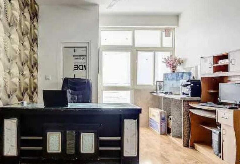 호텔 Oyo 70006 Krishna Orchid