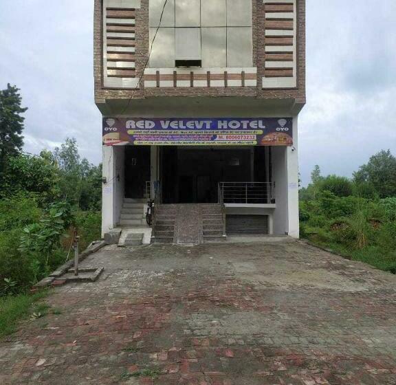 호텔 Oyo 70068  Red Velvet