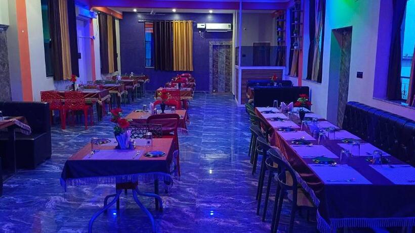 Отель Oyo 70099 River View Resort