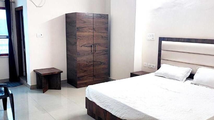 ホテル Oyo 70116 Vrindavan Resorts