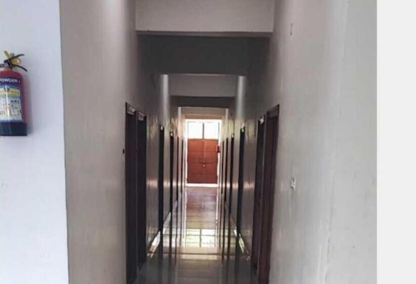 ホテル Oyo 70116 Vrindavan Resorts