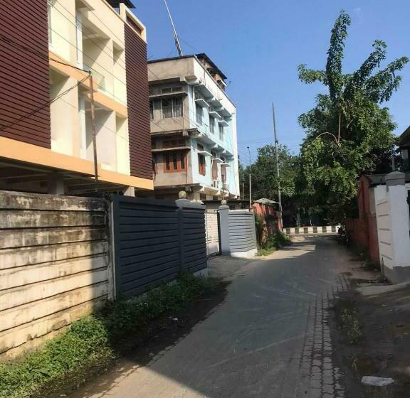 Отель Oyo 70215 Lucky