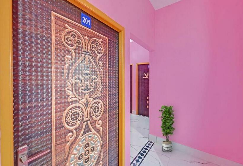 فندق Oyo 70227 Deras Resort