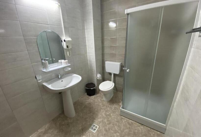 酒店 Pensiunea Cheile șugăului