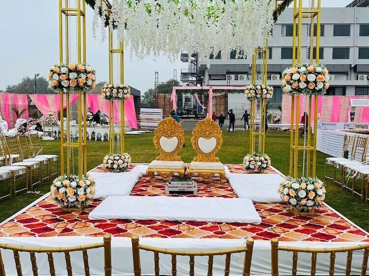 Ratnapriya Hotel And Resort