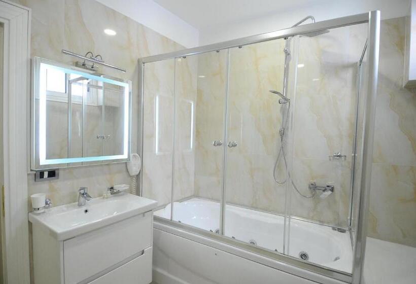 בית מלון כפרי Rezidence Tredi City Center