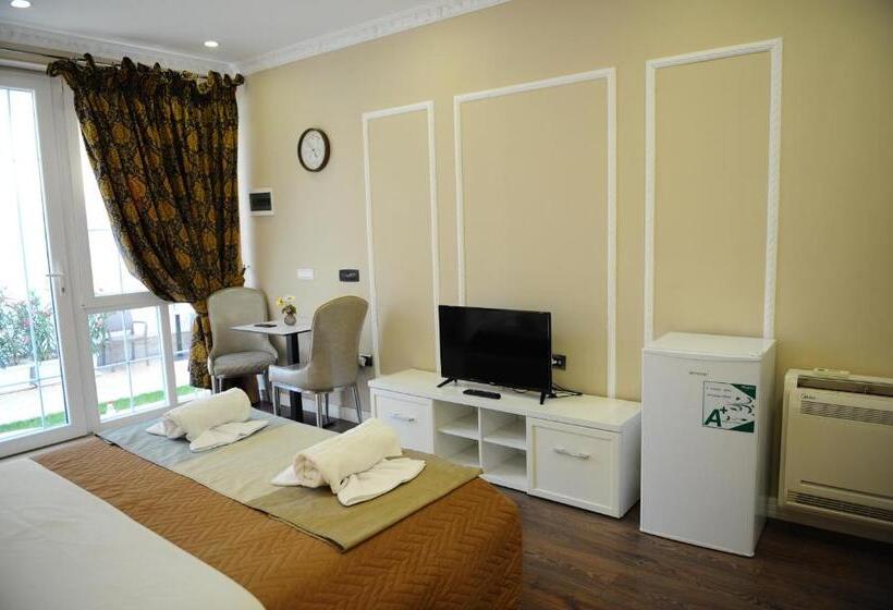 בית מלון כפרי Rezidence Tredi City Center