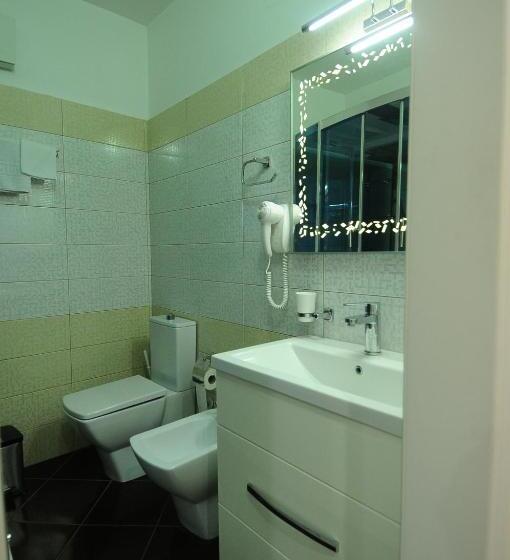 בית מלון כפרי Rezidence Tredi City Center