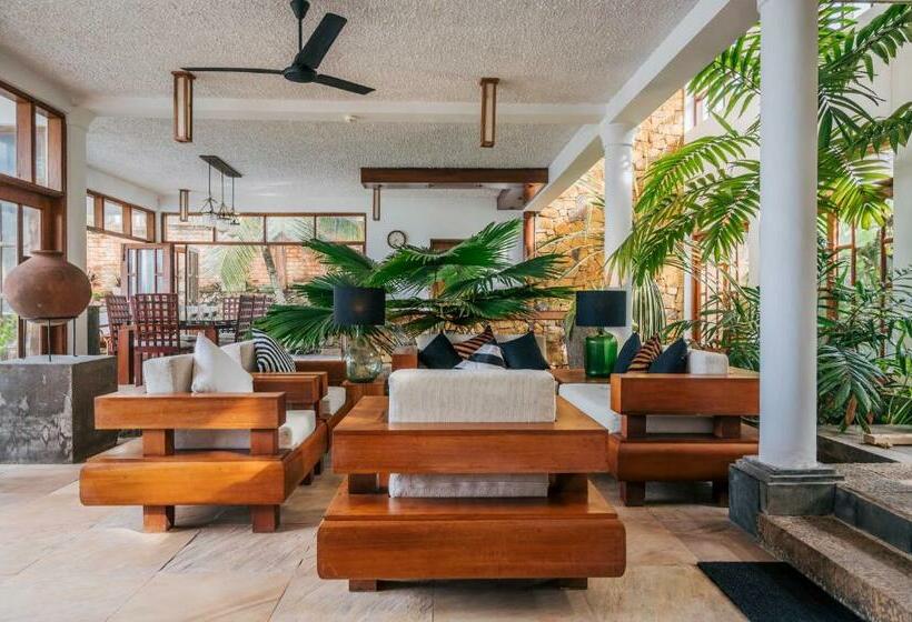 Hotel Sānti Beach House With Pool & Beach