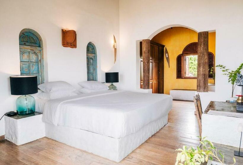 Hotel Sānti Beach House With Pool & Beach