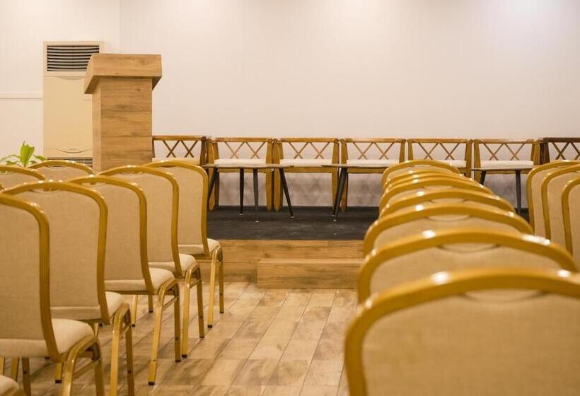 בית מלון כפרי Tea Tree Suites Manipal