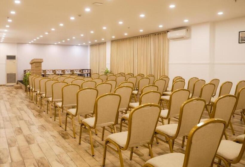 בית מלון כפרי Tea Tree Suites Manipal