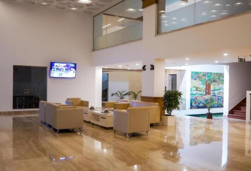 בית מלון כפרי Tea Tree Suites Manipal