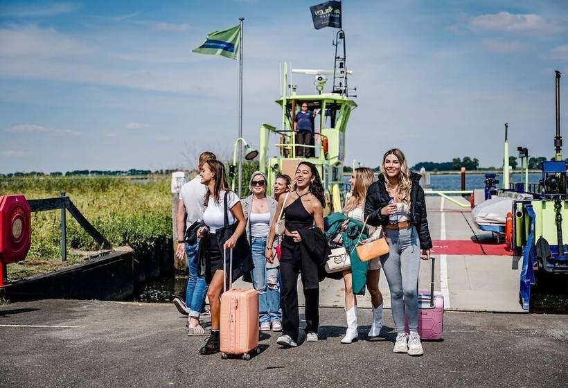 Hotel Tinyparks Cast Away