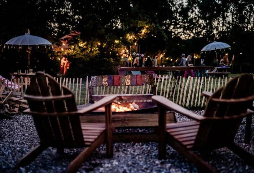 Hotel Tinyparks Cast Away