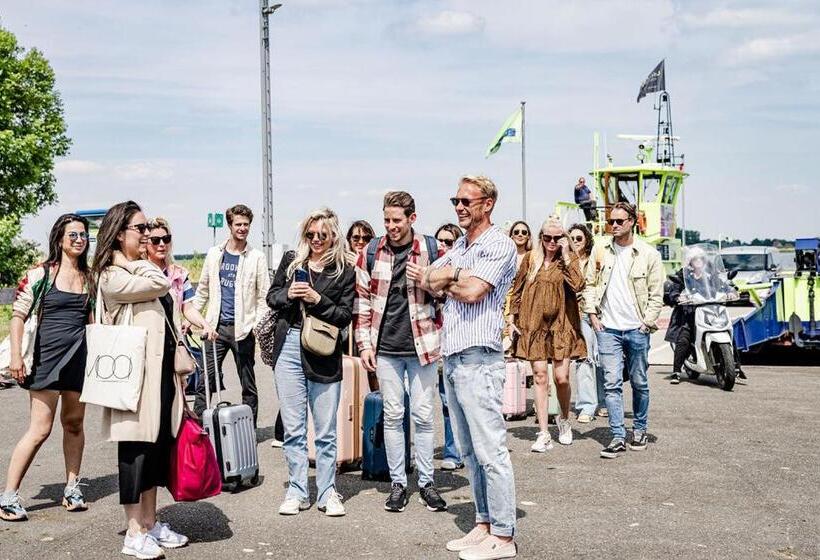 Hotel Tinyparks Cast Away