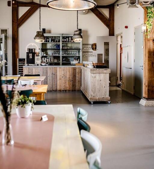 Hotel Tinyparks Cast Away