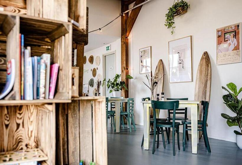 Hotel Tinyparks Cast Away