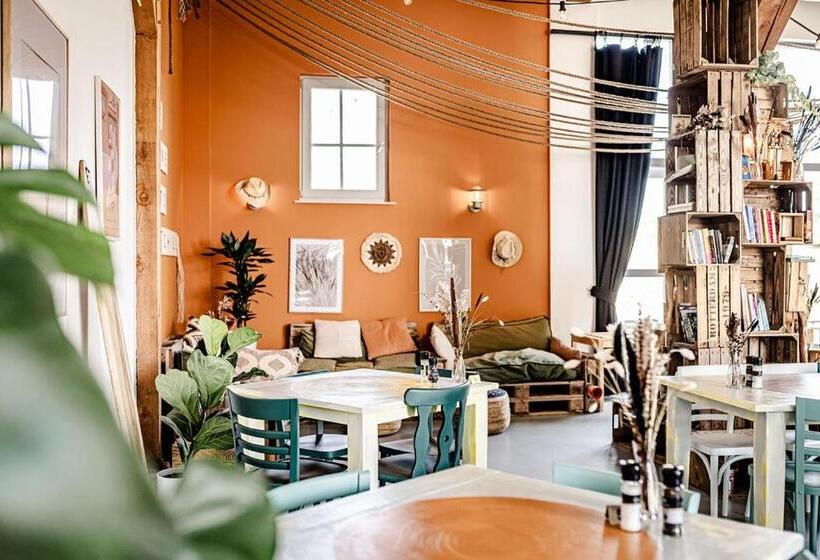 Hotel Tinyparks Cast Away