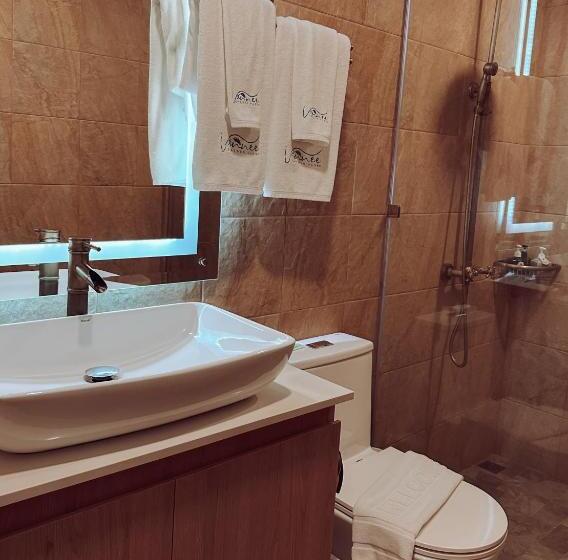 هتل Vannee Golden Sands Beachfront Resort