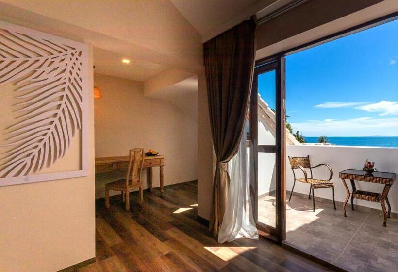 هتل Vannee Golden Sands Beachfront Resort