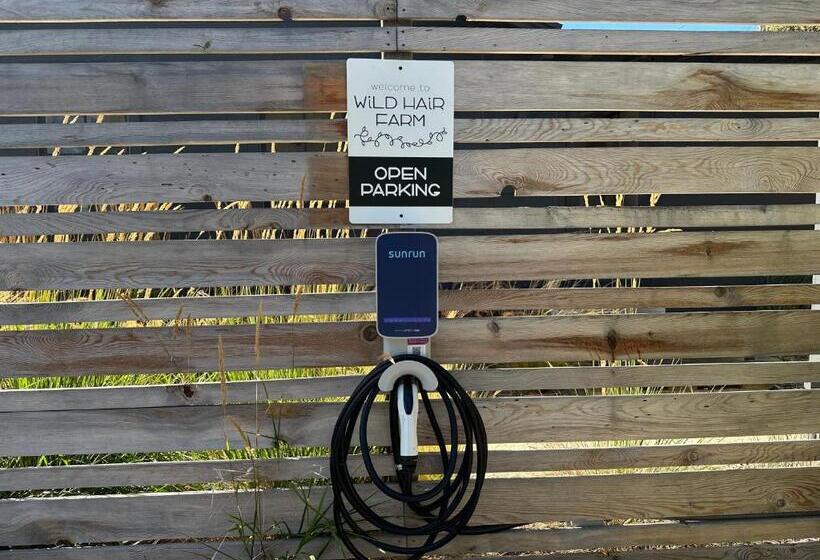 호텔 Wild Hair Studio Stylish Farm Stay W Ev Charger