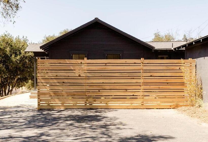 호텔 Wild Hair Studio Stylish Farm Stay W Ev Charger