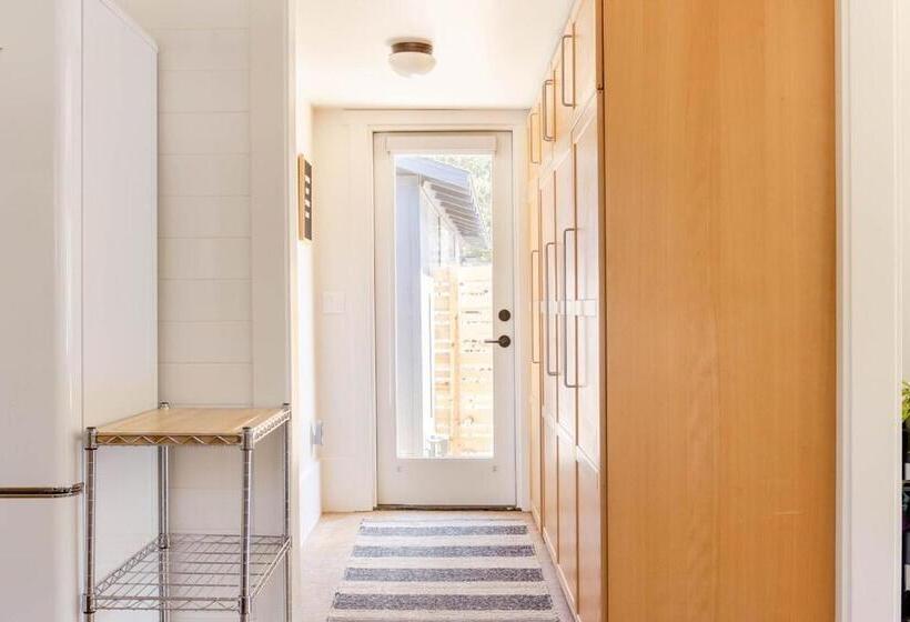 호텔 Wild Hair Studio Stylish Farm Stay W Ev Charger