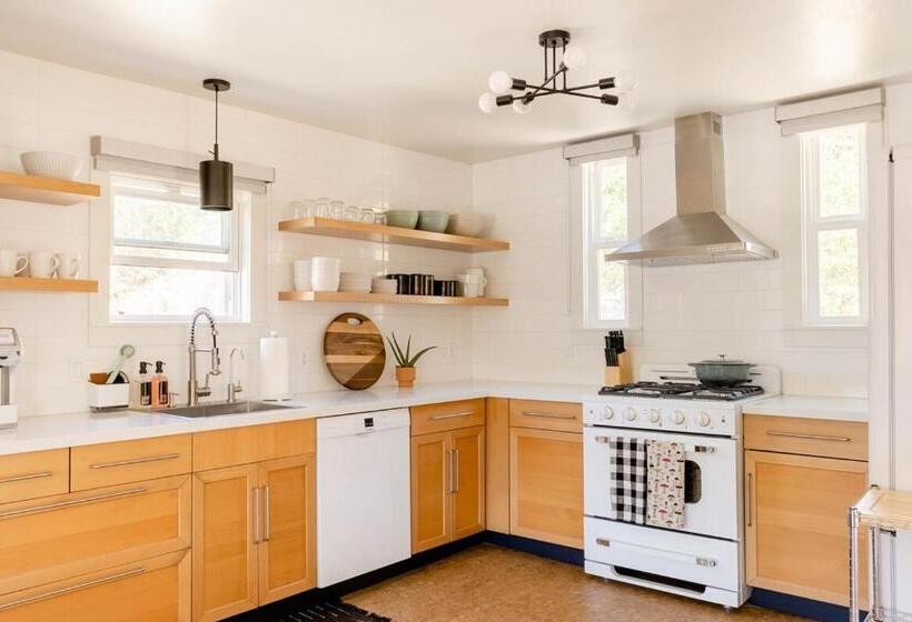 호텔 Wild Hair Studio Stylish Farm Stay W Ev Charger