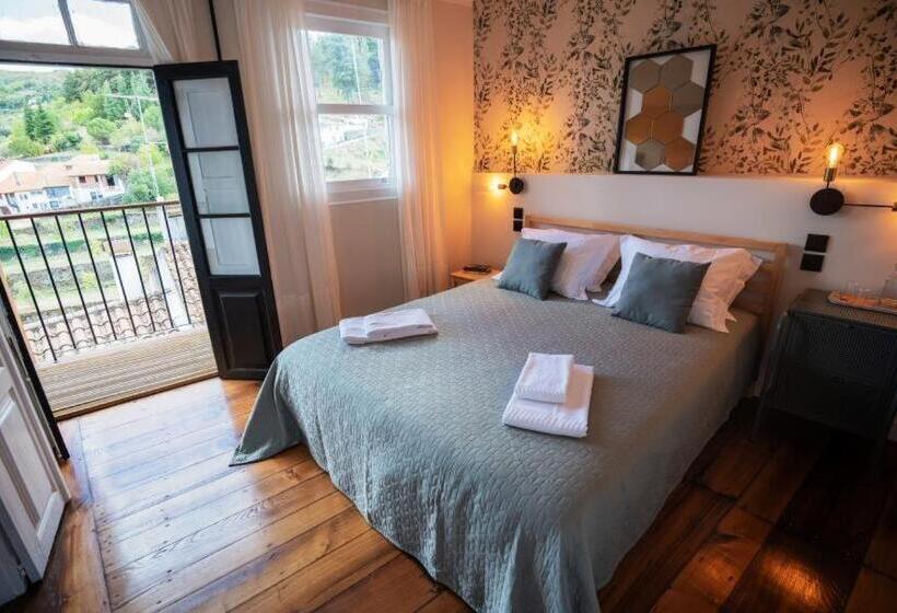 Inn Door 21   Hostel & Suite