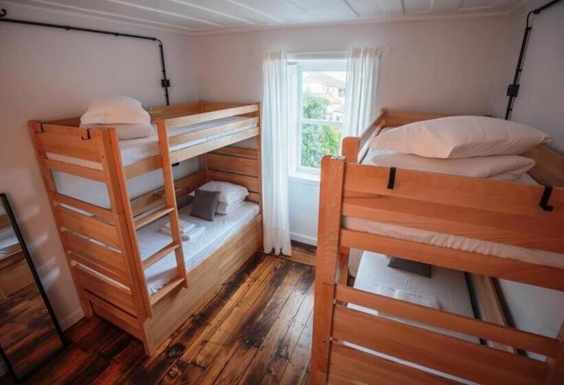 Inn Door 21   Hostel & Suite