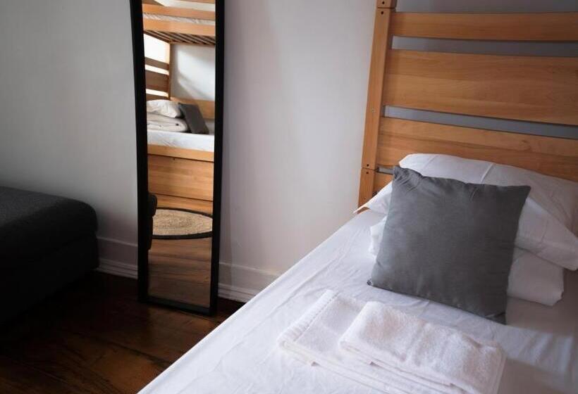 Inn Door 21   Hostel & Suite