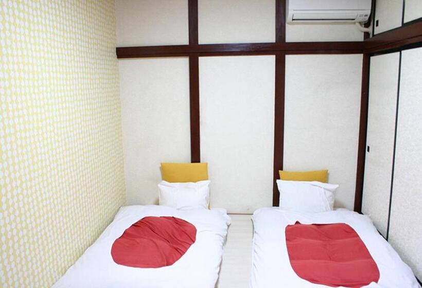 پانسیون レトロ