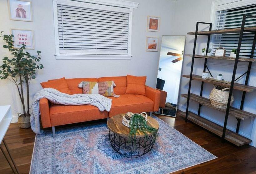 ペンション Cozy And Adorable 1 Bdr/1 Ba