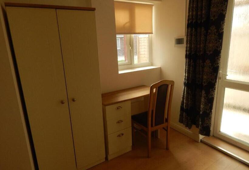 بنسيون Modern, Well Located En Suite Rooms With Parking & All Facilities