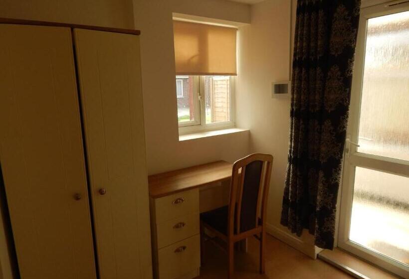 بنسيون Modern, Well Located En Suite Rooms With Parking & All Facilities