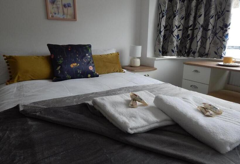 بنسيون Modern, Well Located En Suite Rooms With Parking & All Facilities