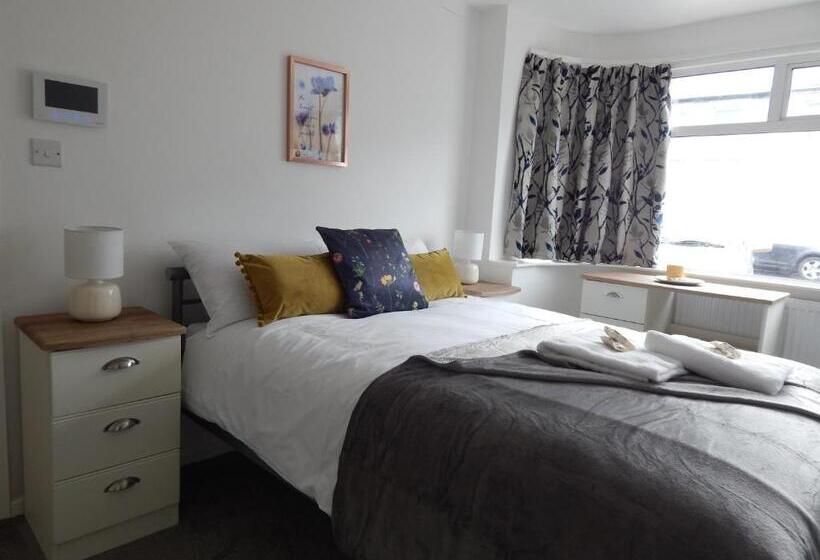 بنسيون Modern, Well Located En Suite Rooms With Parking & All Facilities