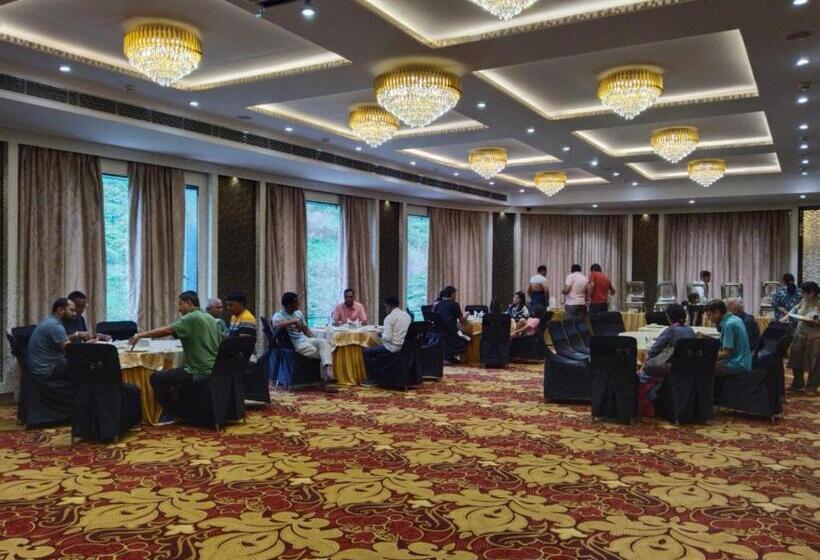 استراحتگاه Swarnagarh Nature Retreat & Spa